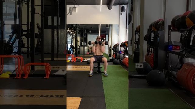 Жим Арнольда сидя с гантелями смотреть онлайн