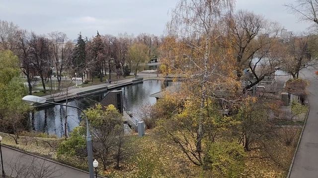 Москва. Центральный парк культуры и отдыха им. М. Горького. Ноябрь 2022 года. смотреть онлайн