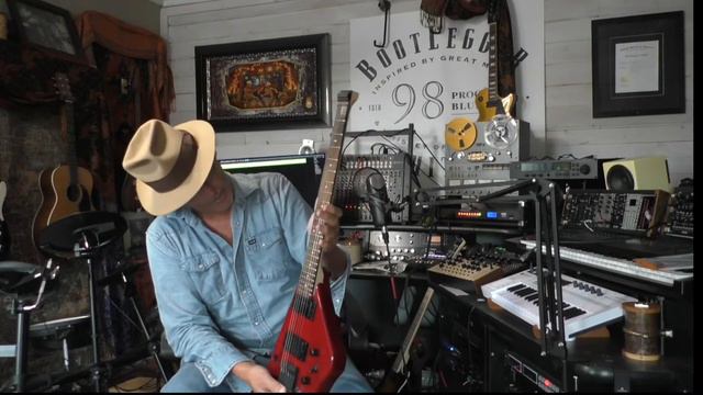 Bootlegger Guitar Spade Gibson 24.75 Scale Bolt On Neck смотреть онлайн