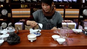 Как Китайцы заваривают шен пуэр в гайвани