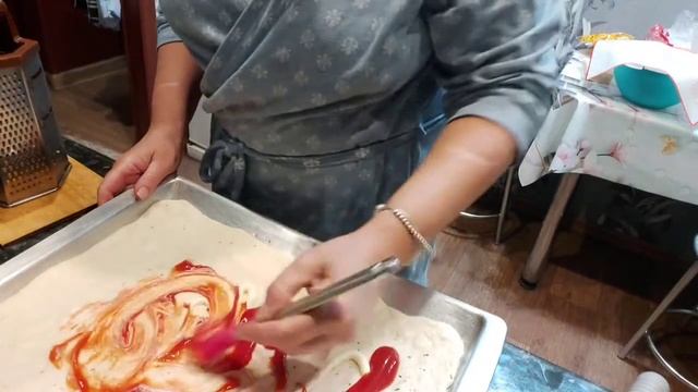 ГОТОВИМ ПИЦЦУ ВМЕСТЕ????????? смотреть онлайн