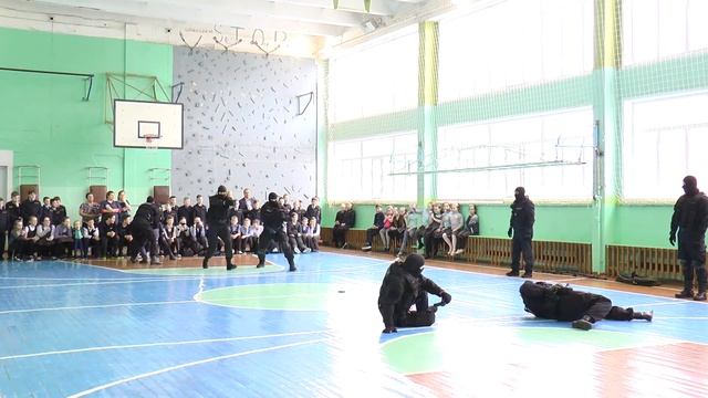 Показаnельные выступления СОБР