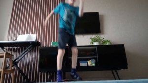 Брейк данс:)  танцую TOP ROCK