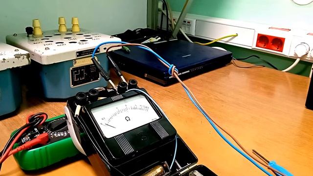 Омметр М372  измеритель сопротивления заземляющей проводки. смотреть онлайн