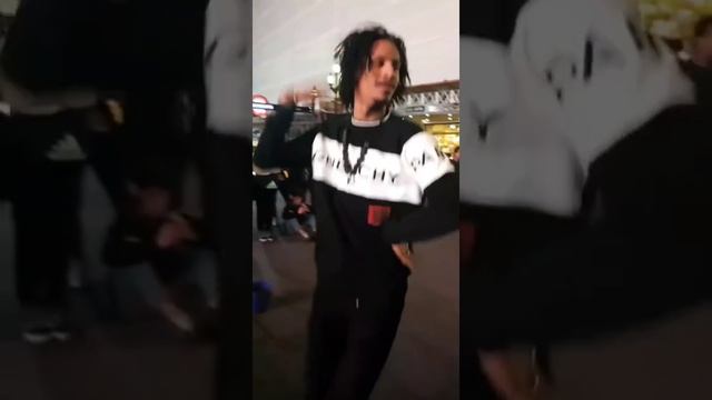Les Twins @ Piccadilly Circus смотреть онлайн