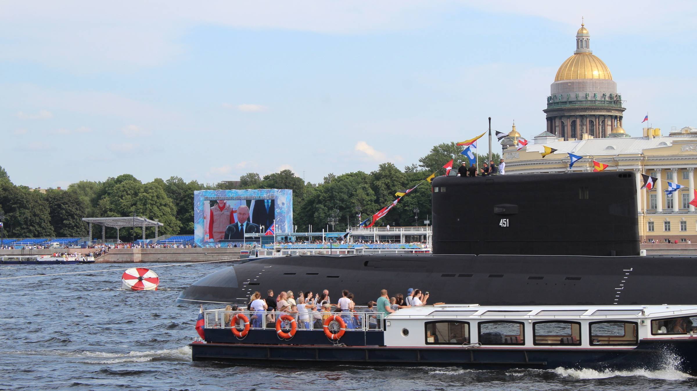 День ВМФ в Санкт-Петербурге 2024. Корабли на Неве. Navy day in Saint-Petersburg, Russia.