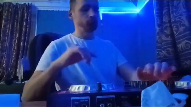 Первый раз сводит трэки! Такого не может быть 😮 смотреть онлайн