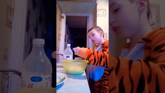 КАК ПРИГОТОВИТЬ ОМЛЕТ??? САМЫЙ БЫСТРЫЙ РЕЦЕПТ ОМЛЕТА ДОМА!!! смотреть онлайн