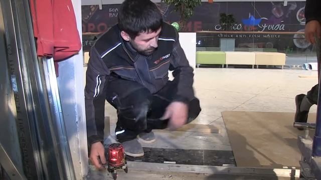 Цельностеклянная перегородка для магазина Button Blue - Стеклолидер смотреть онлайн