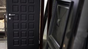 Белая входная дверь, снаружи металл с порошковым окрасом внутри МДФ с ПВХ покрытием от РОСДВЕРТЕХ