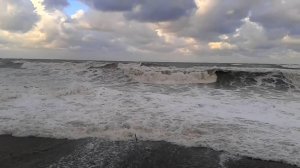 Штормовое Черное море у посёлка Лазаревское