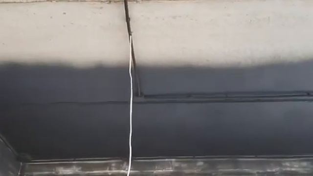 Безвоздушная покраска потолка в чёрный цвет окрасочным аппаратом HYVST SPT 210 смотреть онлайн