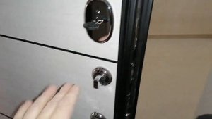 Установка входной двери Bravo.