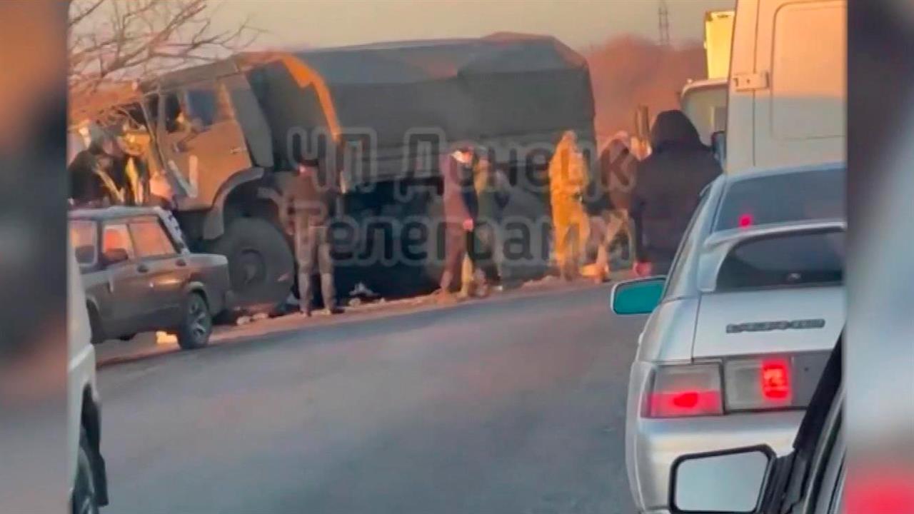 В ДНР столкнулись грузовик с военнослужащими и микроавтобус