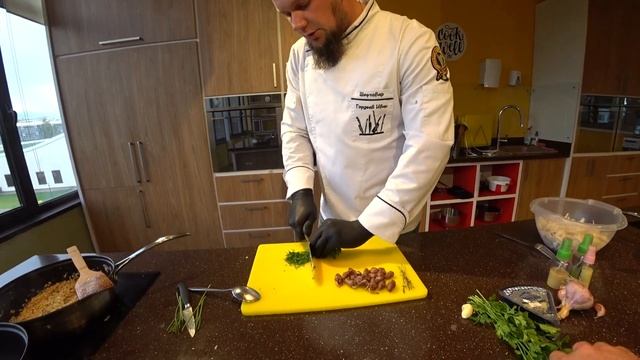 Перловка с грибами и куриными сердечками на сливках #СНовымШефом Иван Гордеев