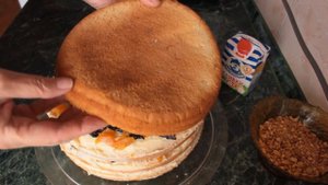 БИСКВИТНЫЙ ТОРТ  С ЧЕРНОСЛИВОМ И КУРАГОЙ.