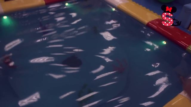 MimiSussi - на игровой площадке ТАРАРАМ, горки, батут | On the playground #8 смотреть онлайн