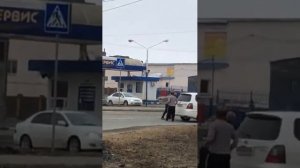 Водители двух автомобилей устроили дорожные разборки в Новоалександровске