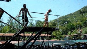 Смертельный прыжок в горную реку