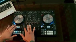 Native Instruments Traktor Kontrol S4 MK3 Unboxing
