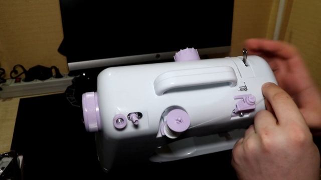 Швейная машинка с Aliexpress Fanghua Mini 505A за 50$. Как заправлять нить. смотреть онлайн