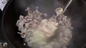 Мясо с картошкой и грибами в казане на костре | Понятно без слов
