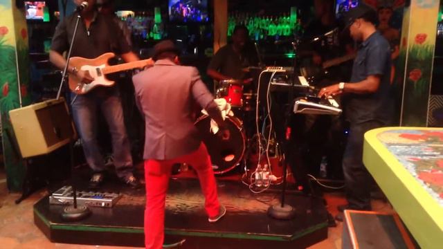 HyRyze Band at Mangos Tropical Cafe - Lead Singer: Roy Robinson смотреть онлайн