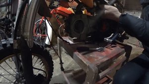 СНЯЛ ПОРШНЕВУЮ И ОФИГЕЛ / РАЗБОРКА ДВИГАТЕЛЯ ПИТБАЙКА "KAYO yx140cc" (часть#2) #shortvideo