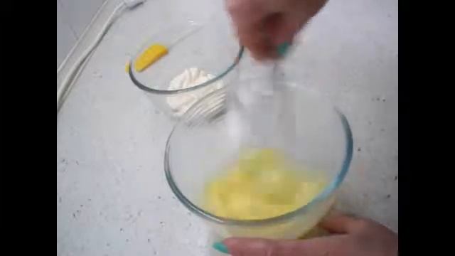 Заливной пирог с яйцом и зеленым луком. Пирог с яйцом и луком. Пирог из дрожжевого теста.