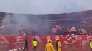 Фанаты футбольной команды "Црвена звезда" поддерживают Россию 1