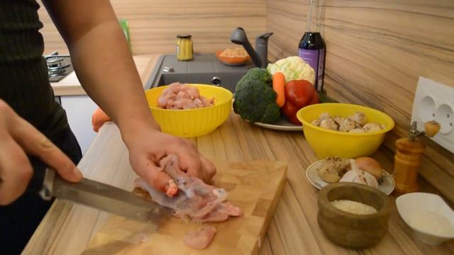 Кухонные монологи. Разделка курицы ножом Колыма 1 Кизляр смотреть онлайн