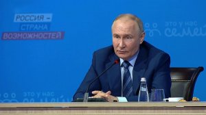 Владимир Путин на ВДНХ встретился с финалистами конкурса "Это у нас семейное"