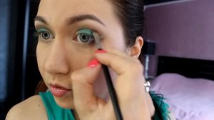 Яркий вечерний макияж для зеленых и карих глаз.