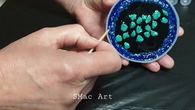 Using Glitter Glue in my Glystal Coasters - Stunning Sparkly Results! смотреть онлайн