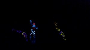 Неоновый танец в костюмах из "Трона"