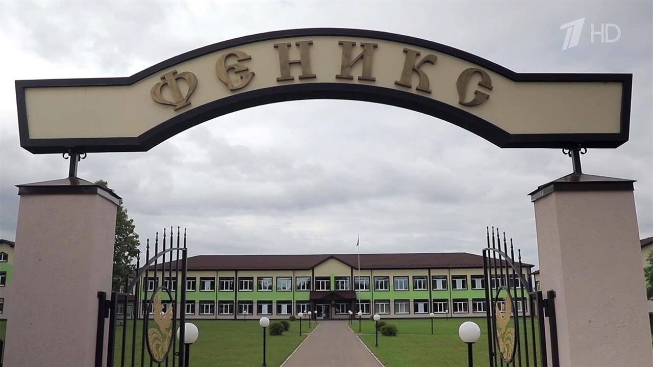 Спикер Госдумы Вячеслав Володин осмотрел новую, современную школу в Смоленской области