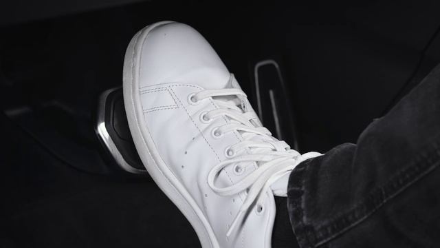 How to use the Auto Hold function in your BMW – BMW How-To смотреть онлайн