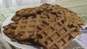 Печеночные оладьи. Готовится из куриной печени в электровафельнице.