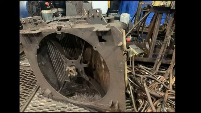 Ремонт погрузчика с бортовым поворотом John Deere 324E смотреть онлайн