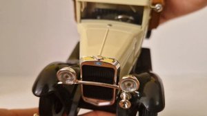 MotorMax 1/24 Platinum Collection 1931 Ford Model AA