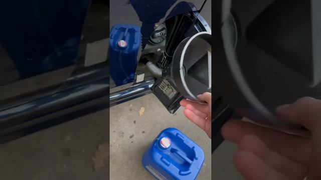 Easy AdBlue refilling at Mercedes V-klasse W447/ Как просто долить AdBlue Мерседес V Класс w447