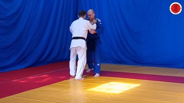 Подсечка в колено под отставленную ногу (хидза-гурума/hiza-guruma) смотреть онлайн