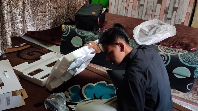 Unboxing Monitor LED Philips 242E2FE 24" IPS 1080p 75Hz смотреть онлайн