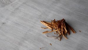 Из чего и как сделать наполнитель для подарка (4 отличных варианта)