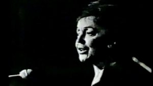 Edith Piaf sings "Milord"