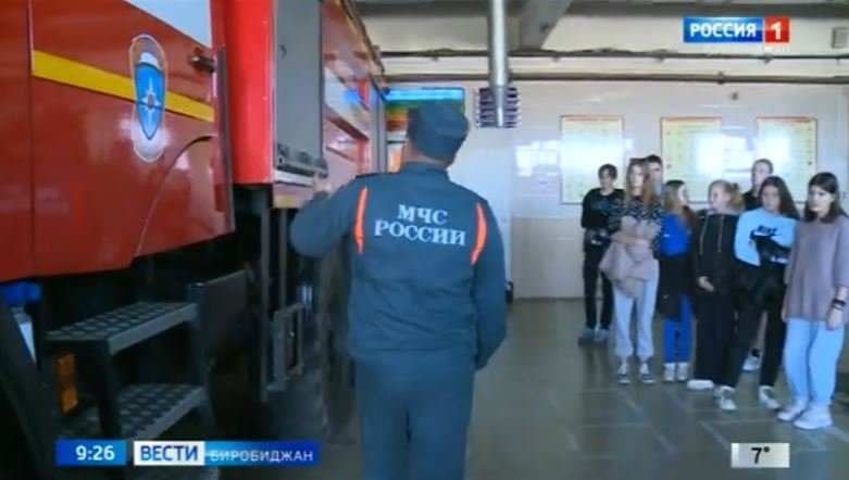Экскурсию для учеников Центра образования им. Пеллера провели в пожарной части смотреть онлайн
