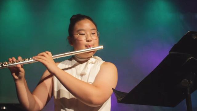 Evelyn Kim - Mozart Rondo in D Major Flute Performance | Young Artist Festival 2021 смотреть онлайн