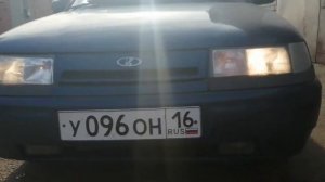 Дхо моргает