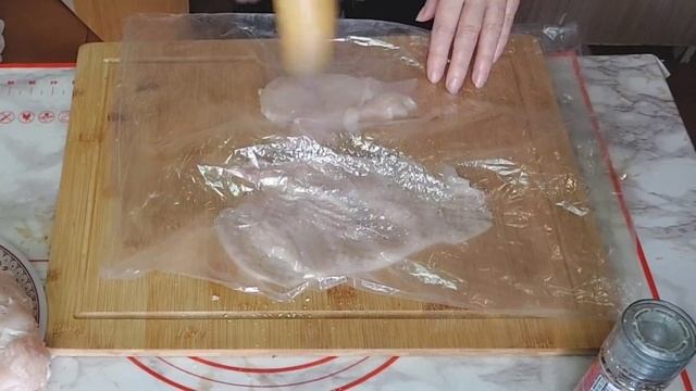 Фаршированные куриные грудки ветчиной и сыром. смотреть онлайн