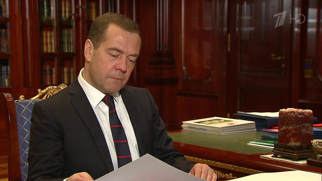 Развитие рыбной промышленности в Мурманской области обсудил Дмитрий Медведев с губернатором региона